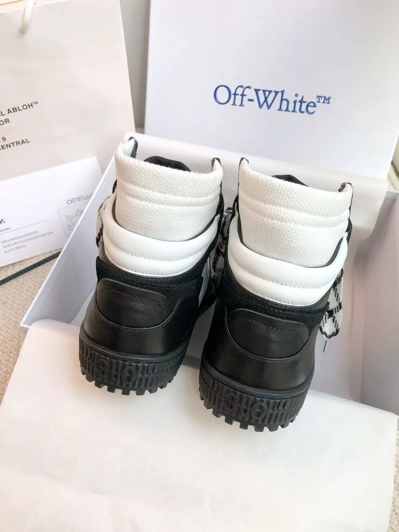 Men's men's shoes P660! 🌈🌈OFF WHITE🌈🌈 ⚡️Couple model⚡️🍓New color🍓 👉Ex-factory price: 130-45 The latest spring model of Gaobang street casual Martin style masterpiece, released the highest quality version on the market 👊 Series original mold opening, original lasting, production technology 1:1 original ➰🔜The best choice for more and more celebrities and Internet celebrities🔸In the classics Changes in the code🔸Innovate in the trend🔸Strive to break away from the shackles of bad street design🔝Although he is not the originator of fashion design, he is definitely a shining dark horse in avant-garde design🐴🆙Do not follow the trend🔅Not universal beauty🔅 Fabric💯First-layer cowhide Lining💯Imported skin-friendly and environmentally friendly polyester mesh Foot pads💯Original molded high-elastic environmentally friendly molding pads Midsole💯Original lasting process Outsole💯Rubber outsole Packaging💯Official website synchronized full set of packaging (brand wrapping paper, brand certificate, brand cloth bag)